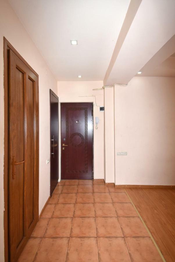 Apartments In Center Of Yerevan,Koghbatsi 1A Street מראה חיצוני תמונה