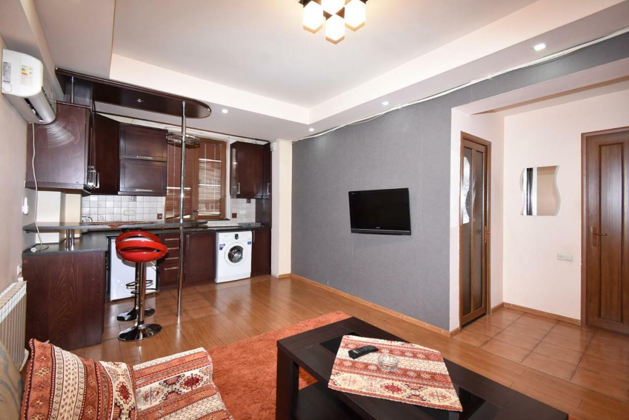 Apartments In Center Of Yerevan,Koghbatsi 1A Street מראה חיצוני תמונה