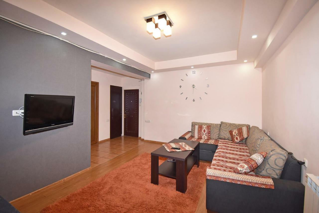 Apartments In Center Of Yerevan,Koghbatsi 1A Street מראה חיצוני תמונה
